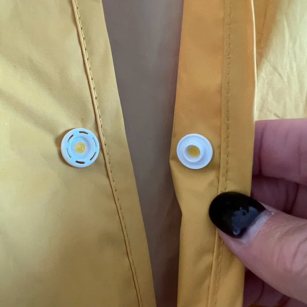 IT yellow raincoat snap closure hood pockets two on front - Picture 6 of 8